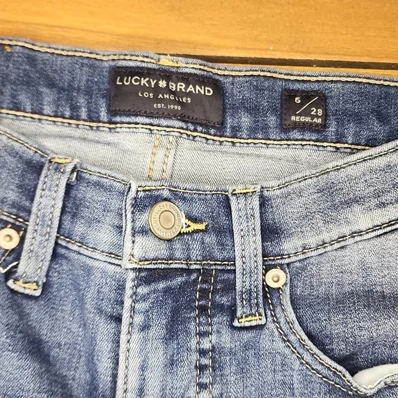 **Lucky brand Jean's size:6** - Picture 4 of 8